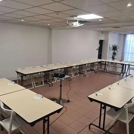 Ibis Budget Centre Hotel 2*