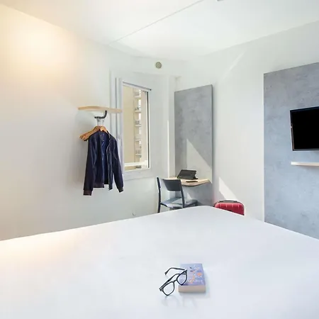 Ibis Budget Centre 2*
