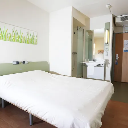 Ibis Budget Centre Отель 2*