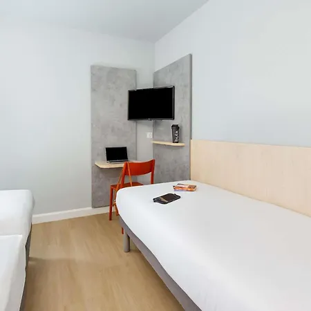 Ibis Budget Centre 2*
