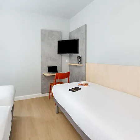 Ibis Budget Centre Hotel 2*